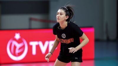 Yaprak Erkek, 3 yıl daha Eczacıbaşı'nda!