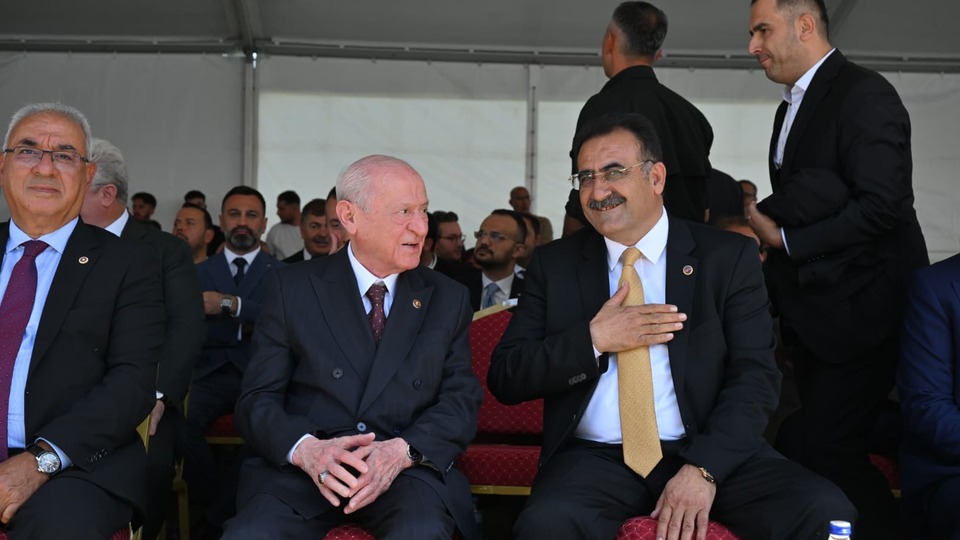 Bahçeli, DEM Partili Belediye Başkanı ile sohbet etti