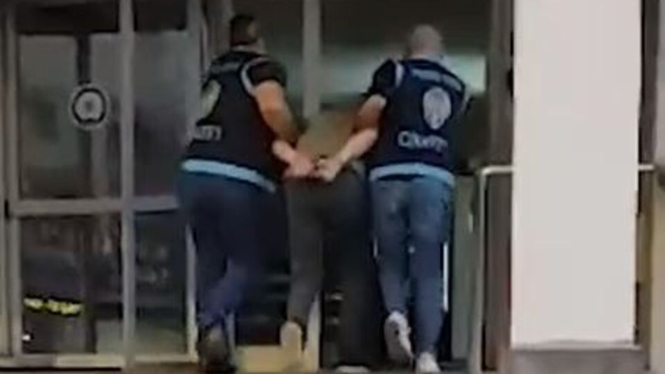 Boşandığı eşini bıçaklayan şüpheli tutuklandı