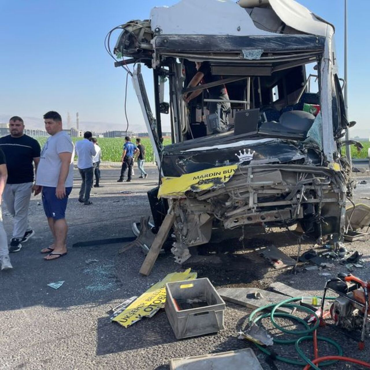 TIR ile halk otobüsü çarpıştı! Can kaybı var!