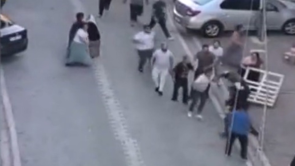 Yumruklu sopalı kavga!