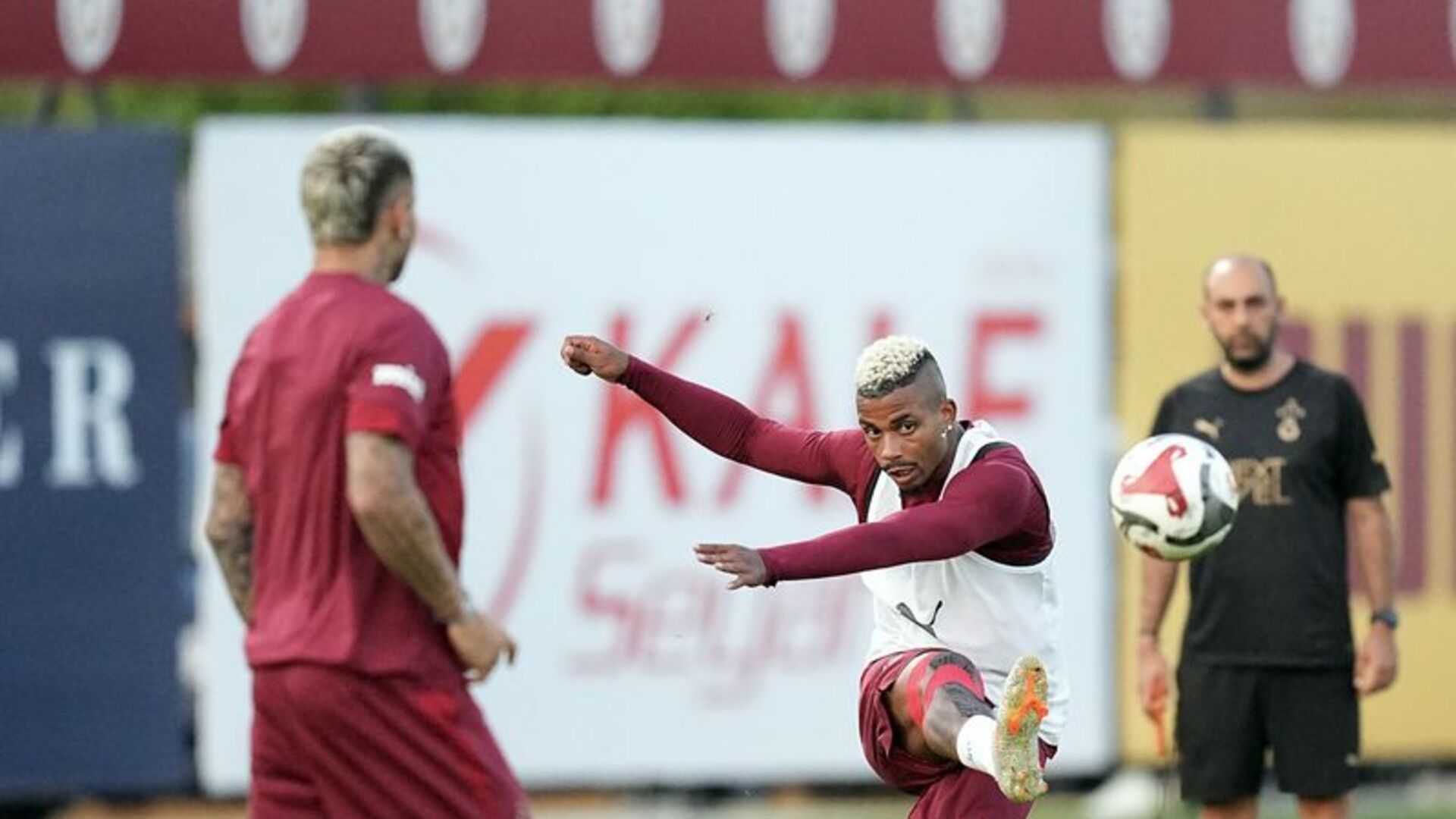 Galatasaray'da Çaykur Rizespor Hazırlıkları Tam Gaz! Okan Buruk'tan Kritik Toplantı