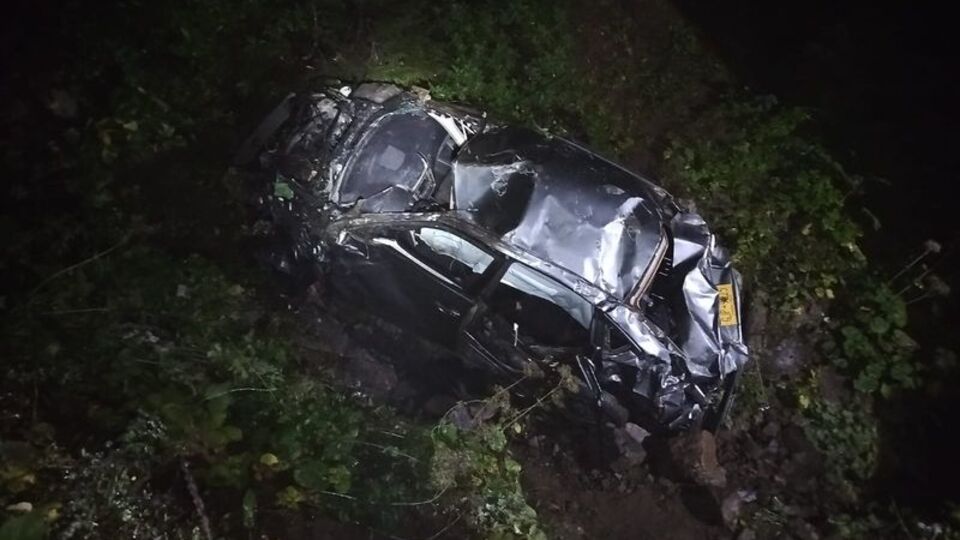 Otomobil uçuruma yuvarlandı: 3 ölü, 1 yaralı