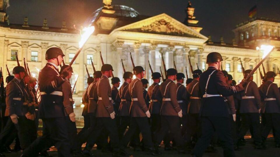 Alman ordusu 260 bin kişiye ulaşacak