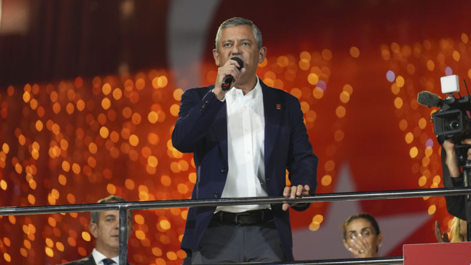 CHP Lideri Özgür Özel'den İnan Güney'e Tam Destek: 'Yalnız Değilsiniz'