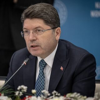 Bakan Tunç'tan Özel'e yanıt