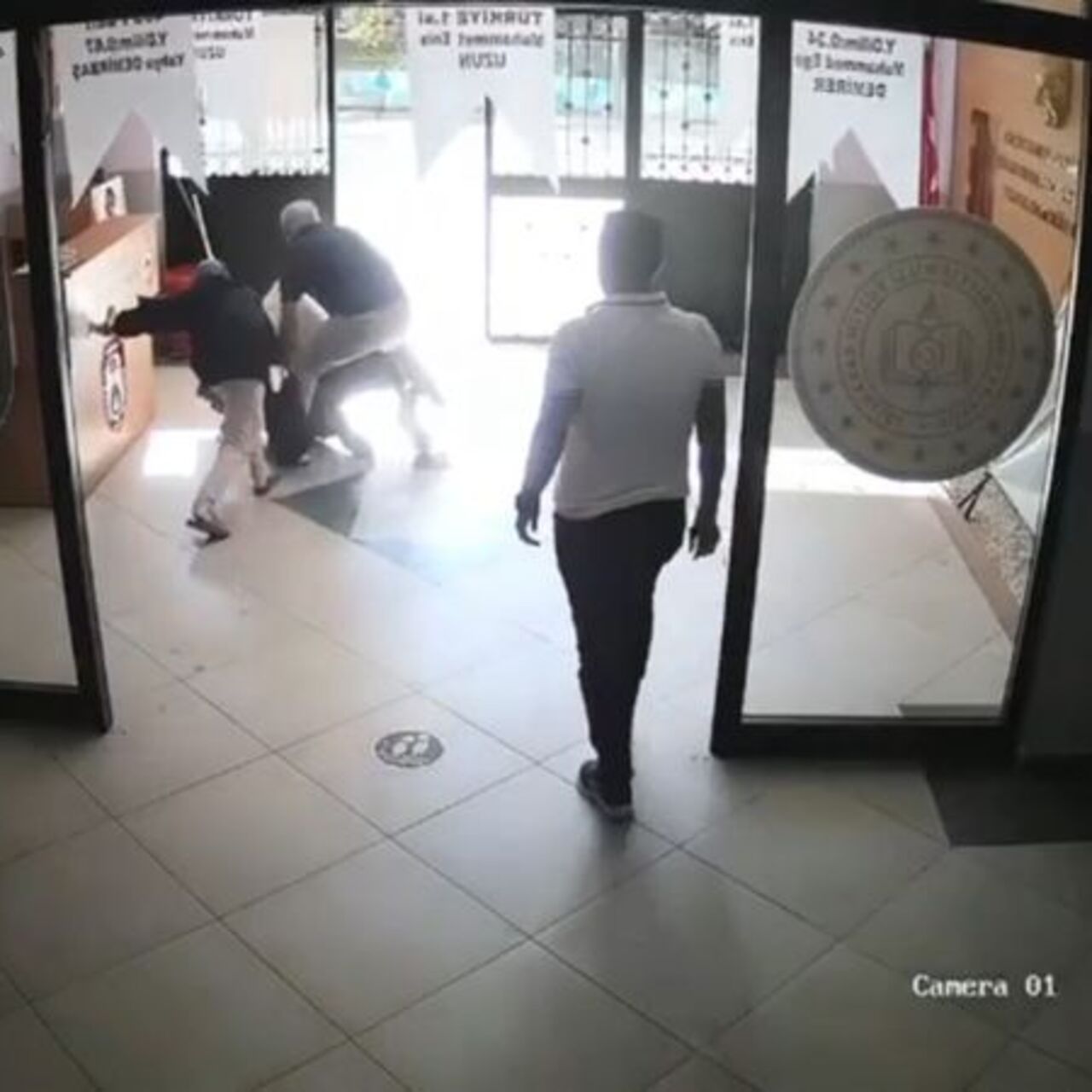 Okullar açılmadan öğretmene bıçaklı saldırı!