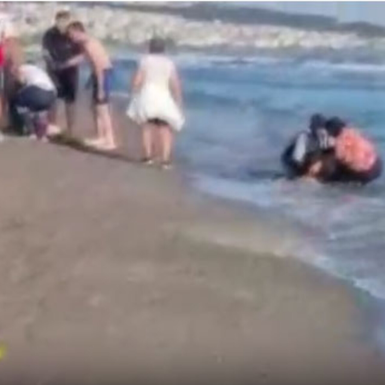 4 arkadaş denize girdi... Sadece 2'si çıkabildi!