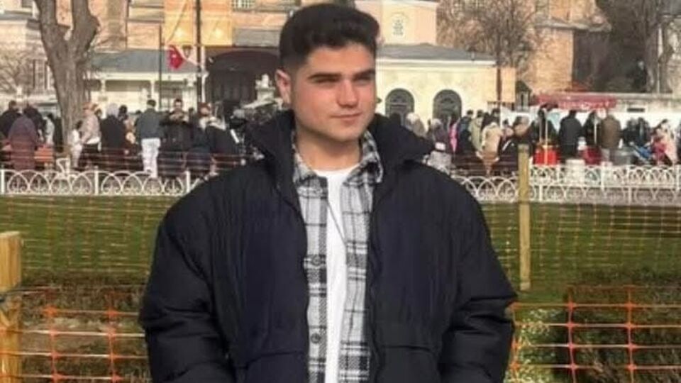 Elektrik elektronik mühendisliği öğrencisiydi... Harçlığını çıkarıyordu!