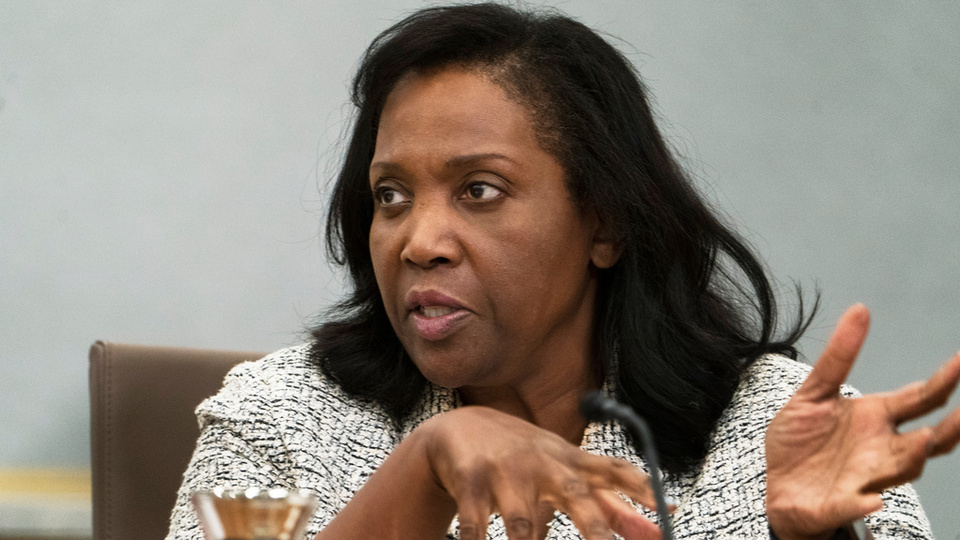 Görevden alınan Fed üyesinden Trump'a dava