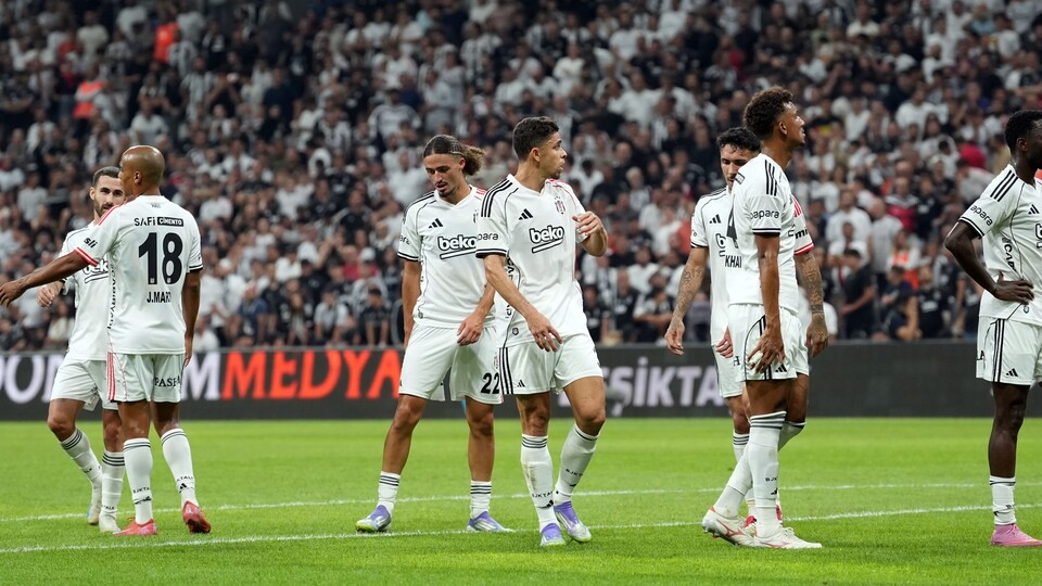 Beşiktaş-Lausanne maçında kırmızı kart!