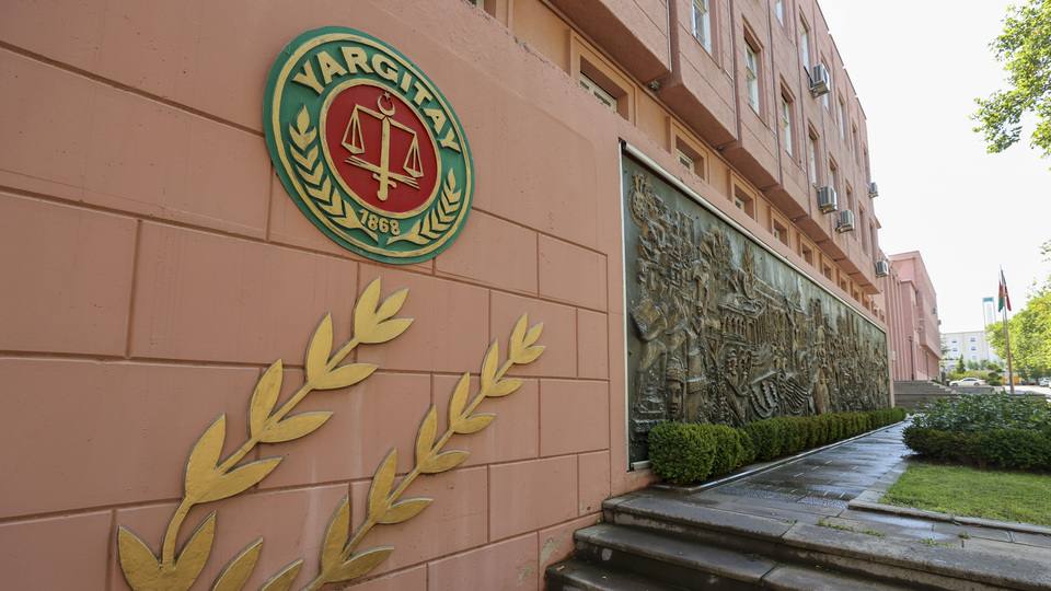 "Eşek gibi bakacaksın" sözü Yargıtay'ı ikiye böldü