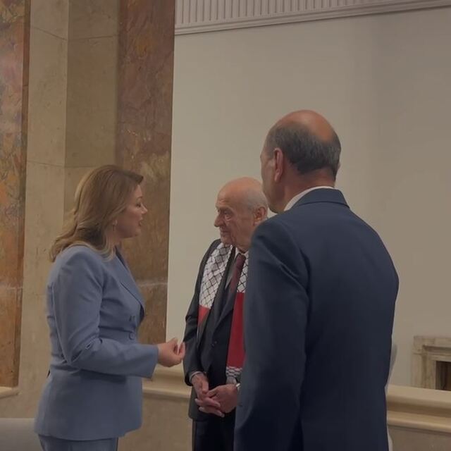 Bahçeli, Davutoğlu ve CHP'li vekille tokalaştı