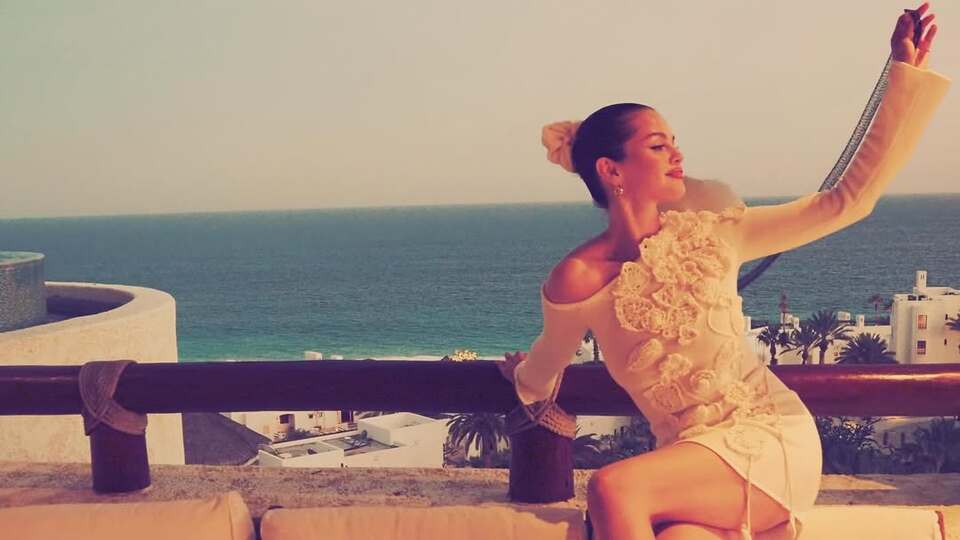 Bekarlığa veda partisi düzenledi