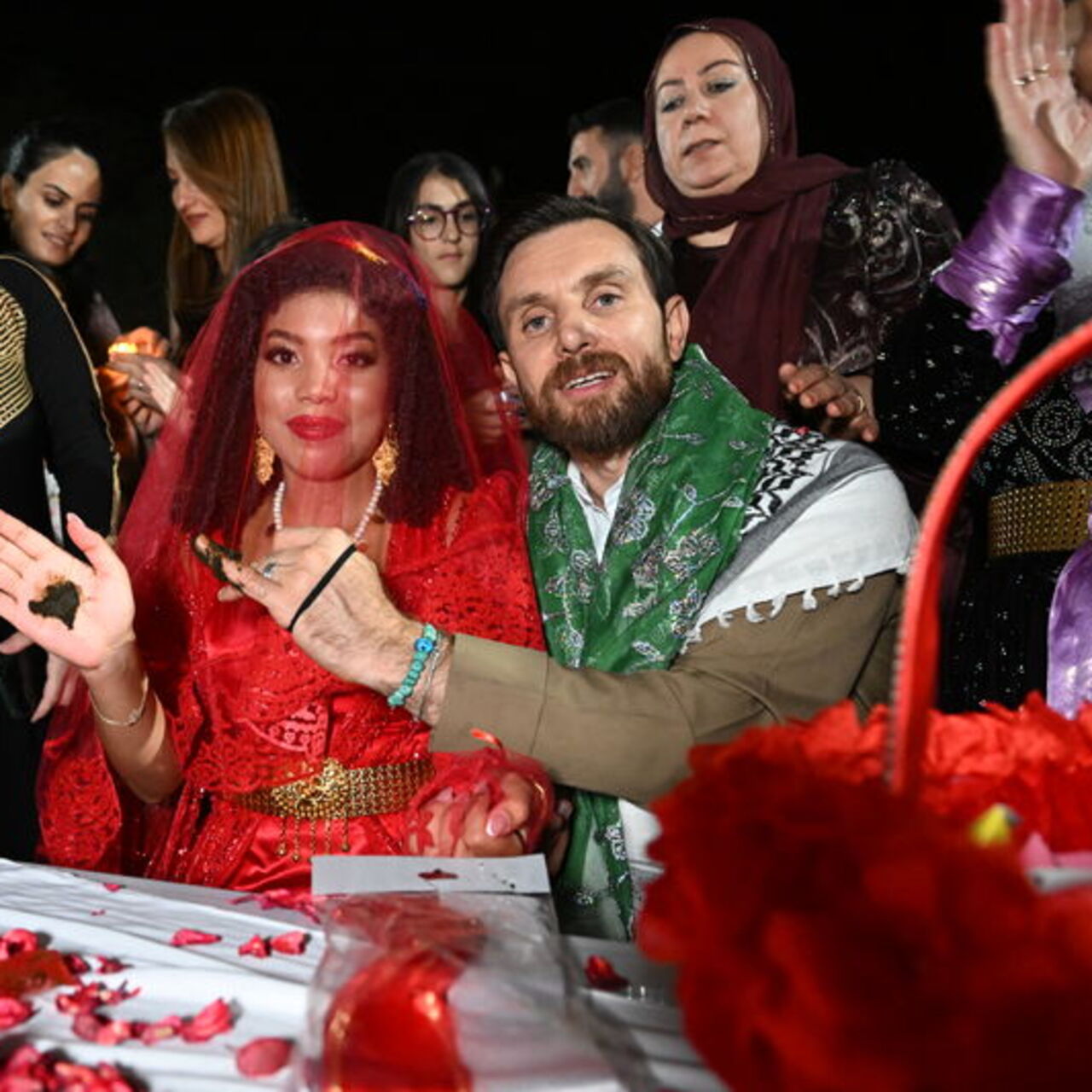 'Panamalı' geline Van'da yöresel düğün! 