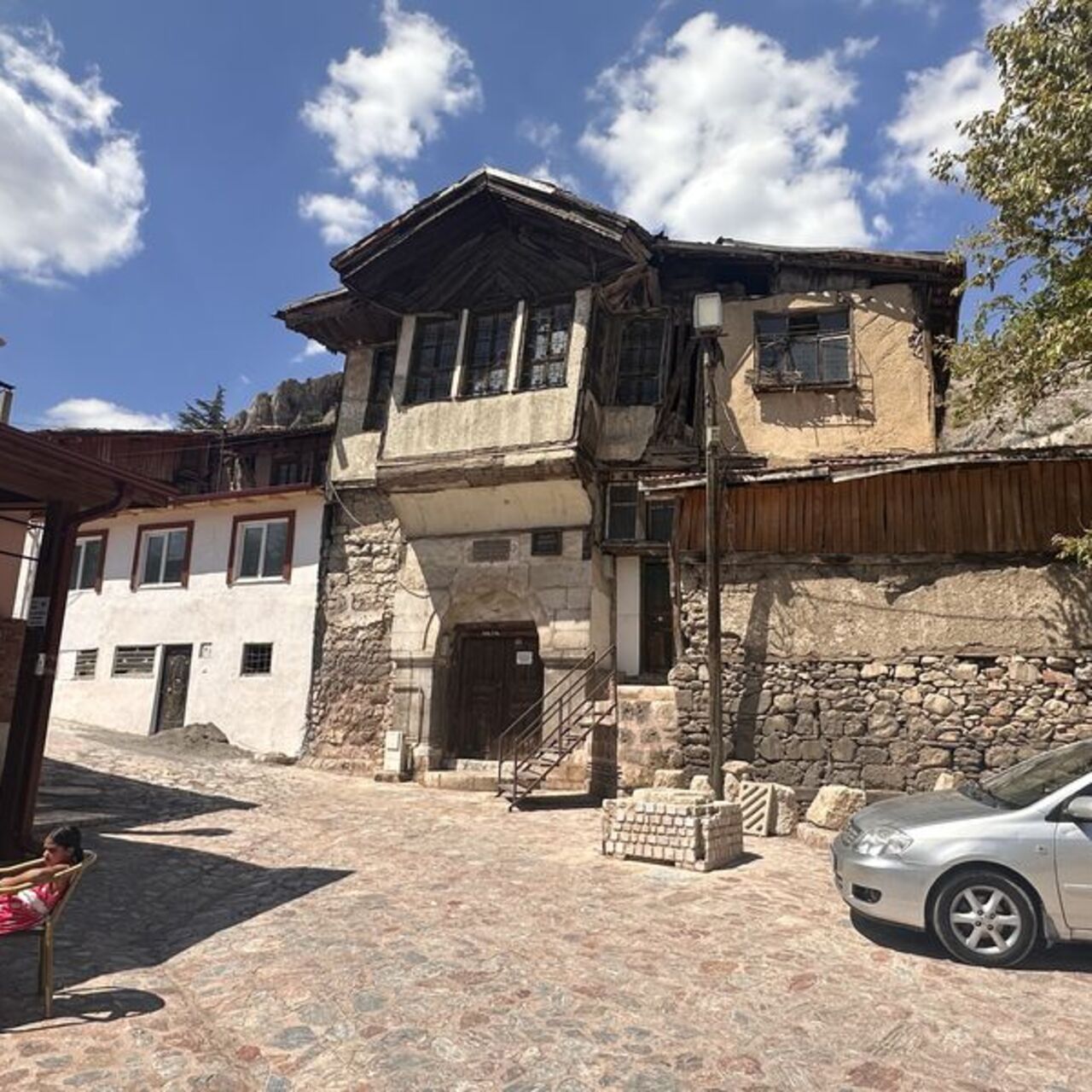 6 asırlık medrese, ev olarak kullanılıyor