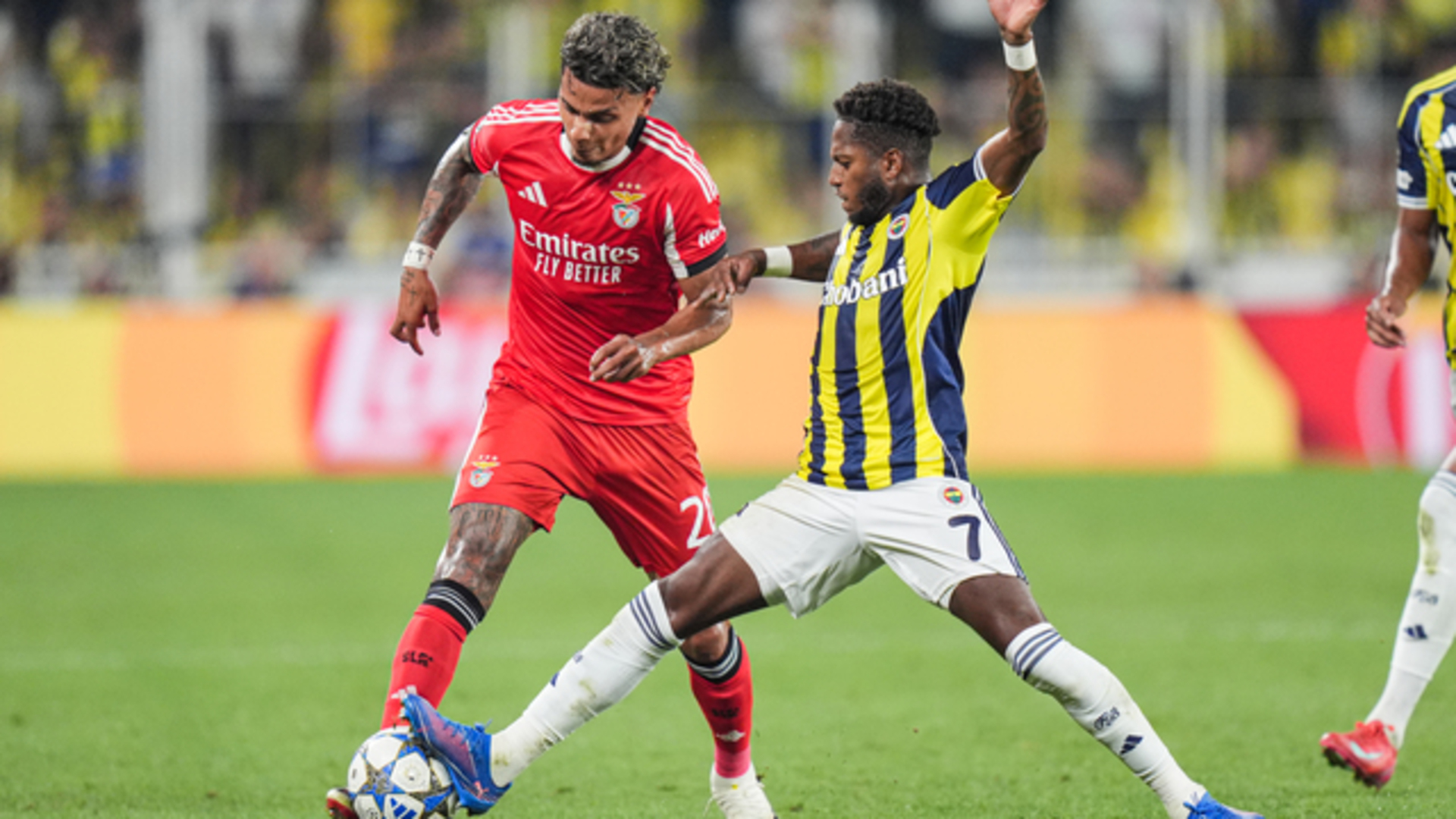 Fenerbahçe, Gençlerbirliği Zirvesinde: Kritik Maçın Heyecanı Başlıyor!