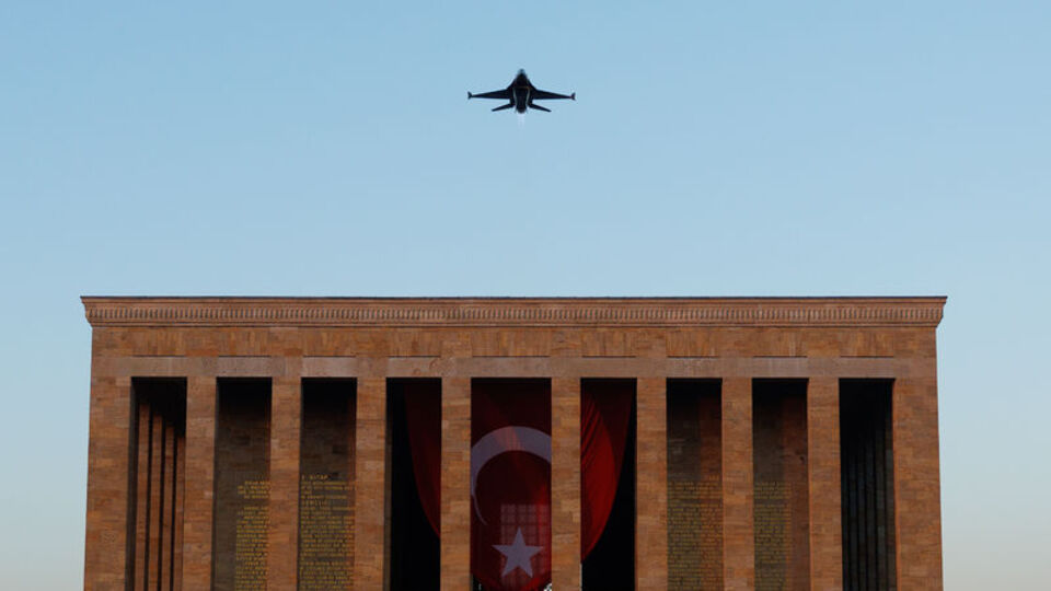 Anıtkabir semalarında saygı uçuşu