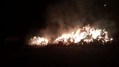 Erzurum'da örtü yangını: 3 kişi dumandan etkilendi