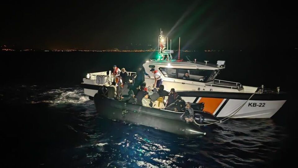 İzmir'de 58 düzensiz göçmen yakalandı