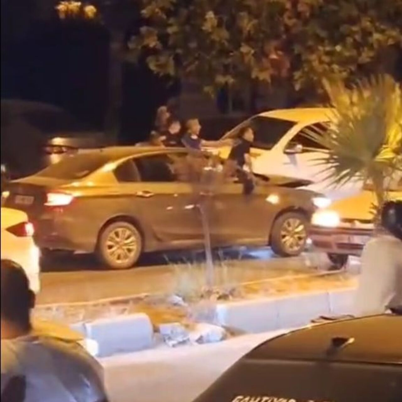 Anne ve babasını darbedip, polisten kaçtı