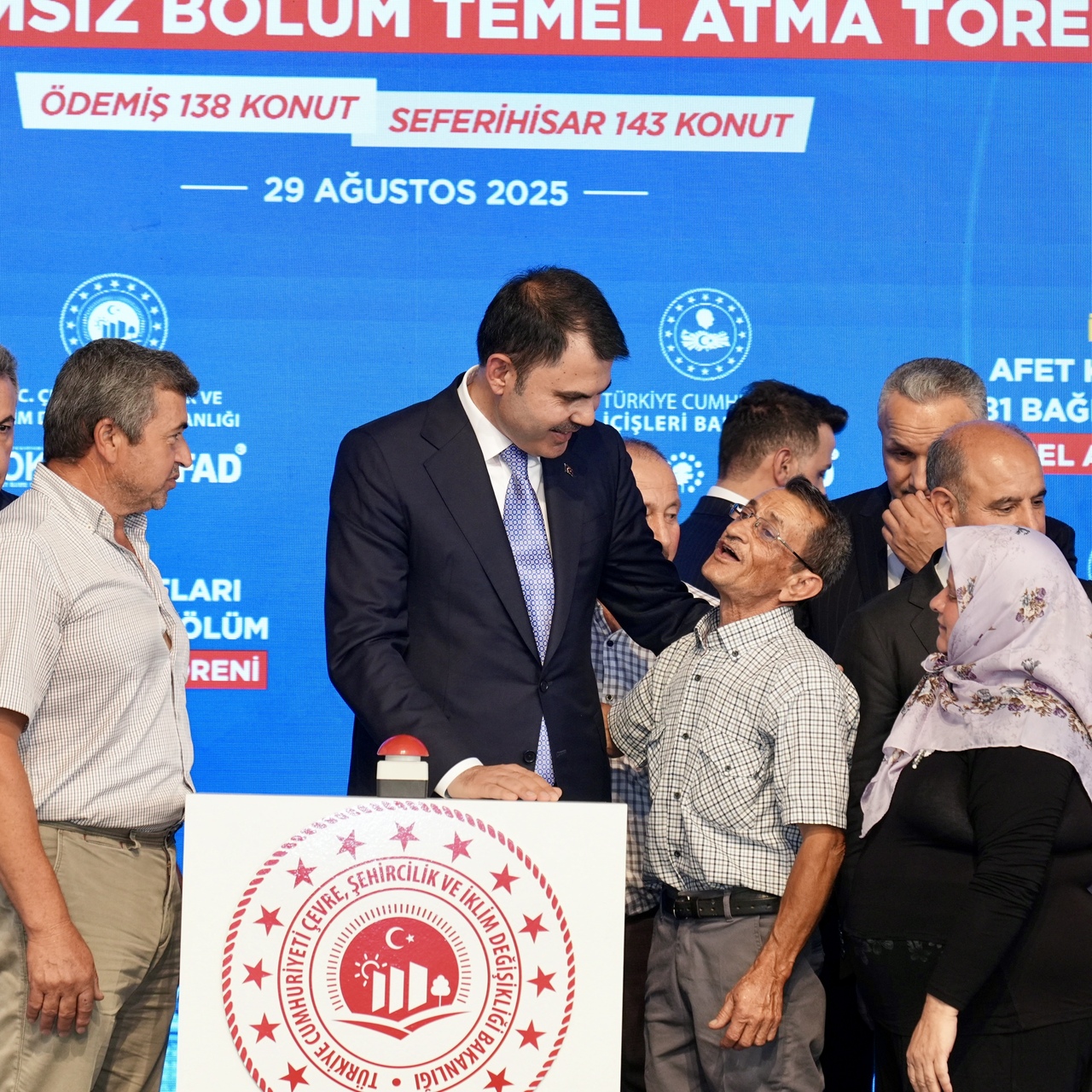 Bakan Kurum Ödemişli Cavit Özer'e sözünü tuttu
