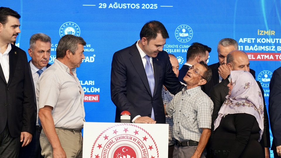 Bakan Kurum Ödemişli Cavit Özer'e sözünü tuttu