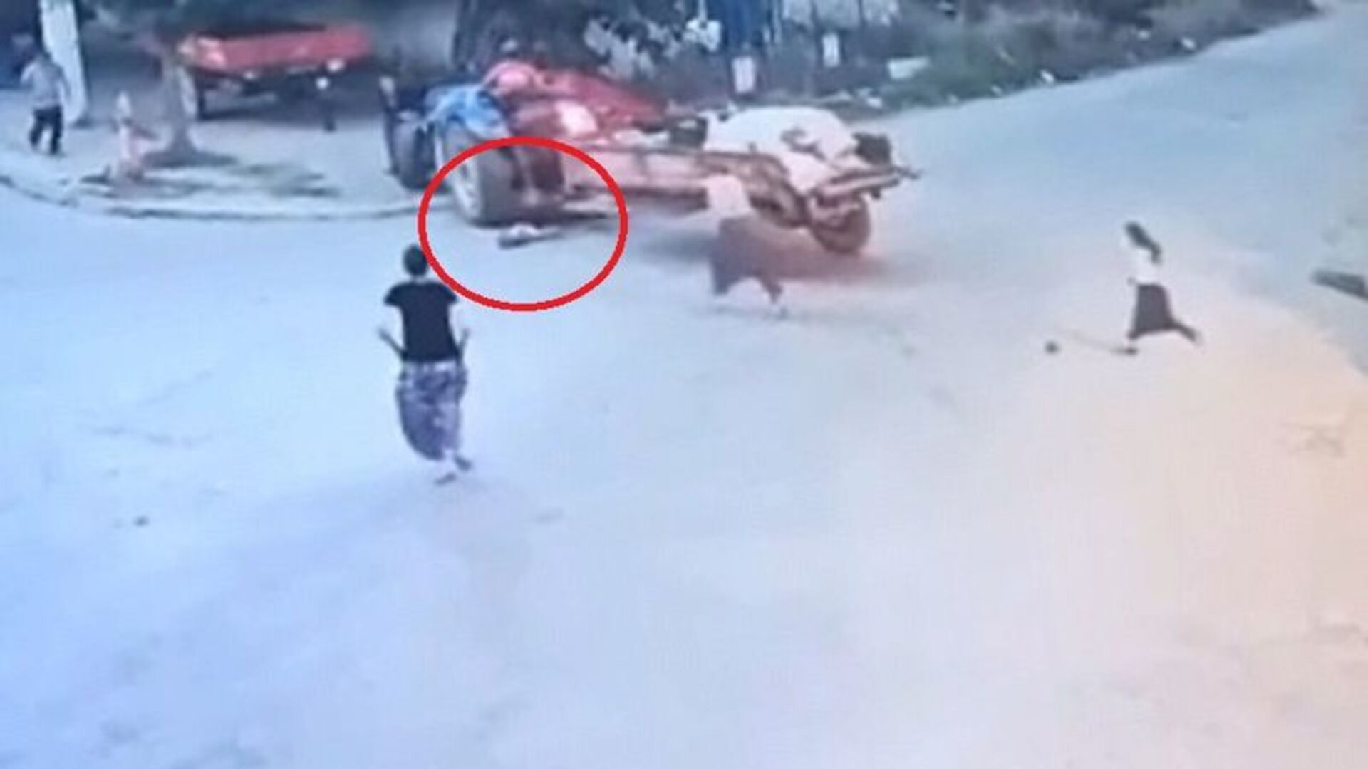 2 Yaşındaki Batu'nun Acı Dolu Anları: Sokak Ortasında Yaşanan İnanılmaz İhmal