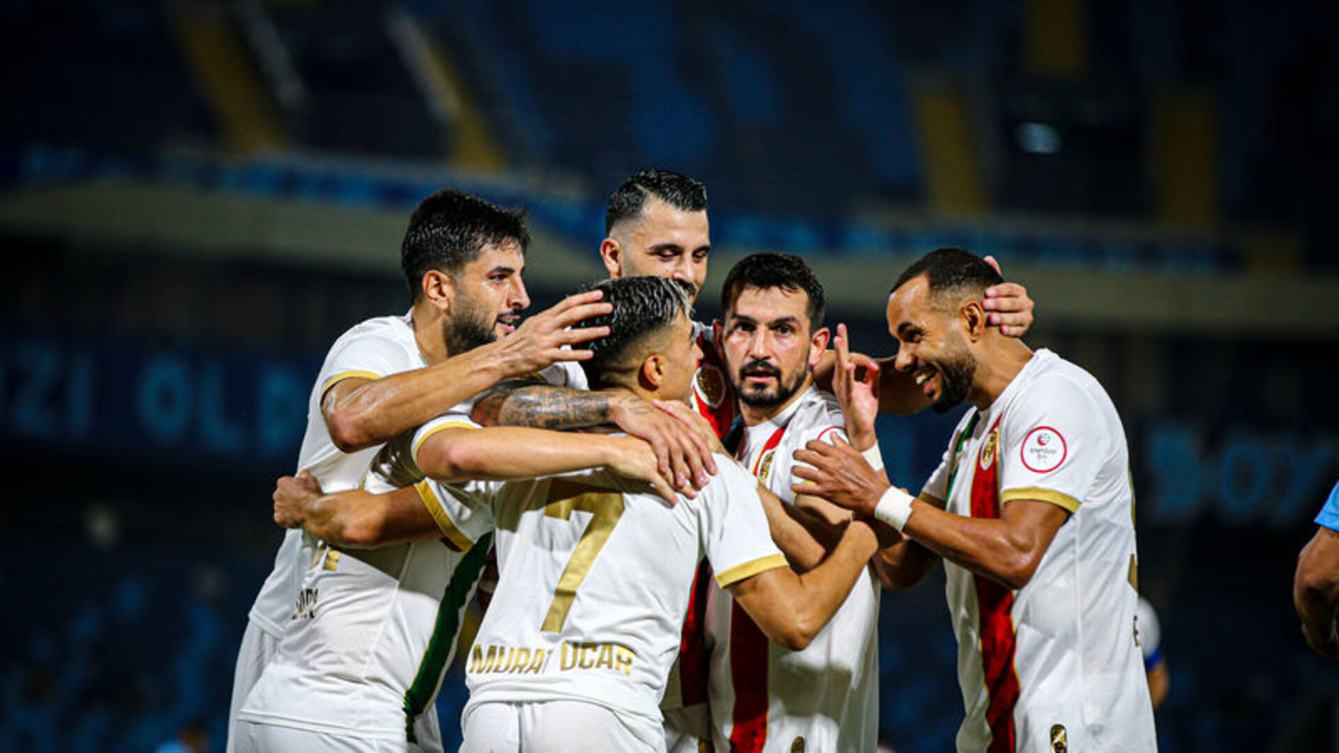 Adana Demirspor, Amed SK'ya 8-1'lik Fırtına Gibi Esti! Tarihi Galibiyetle Sahneye Çıktı