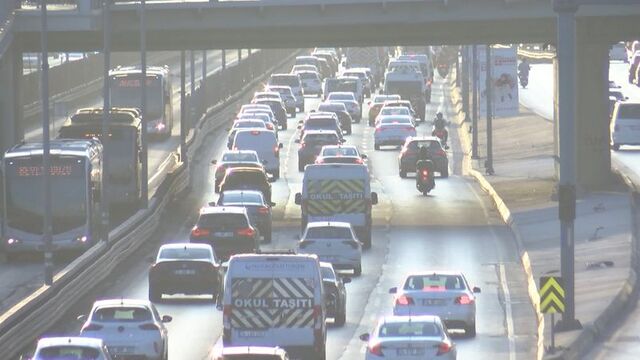 Uyum haftası başladı! Trafik yoğunlaştı