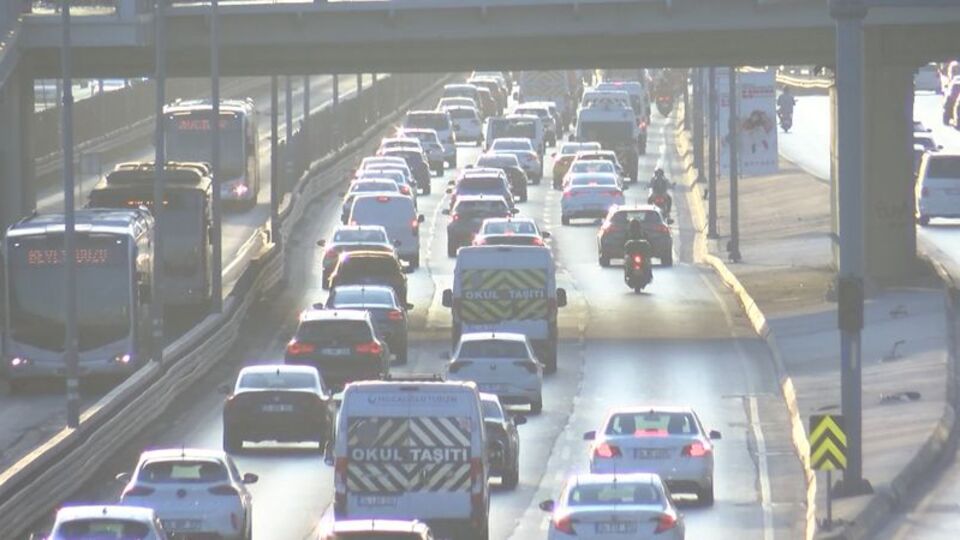 Uyum haftası başladı! Trafik yoğunlaştı