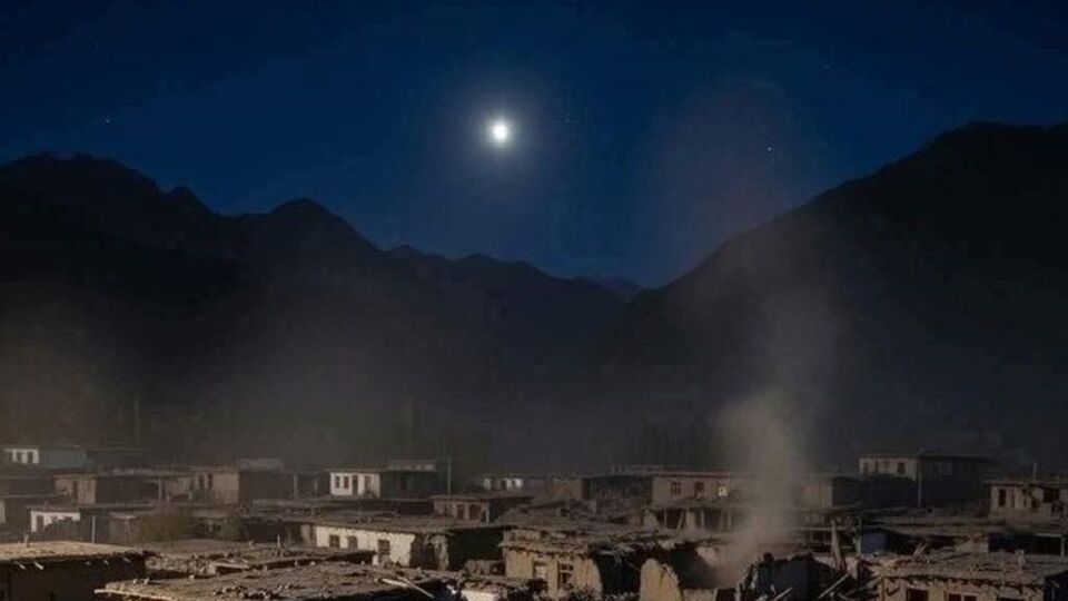 Afganistan'da 6 büyüklüğünde deprem: Can kayıpları var