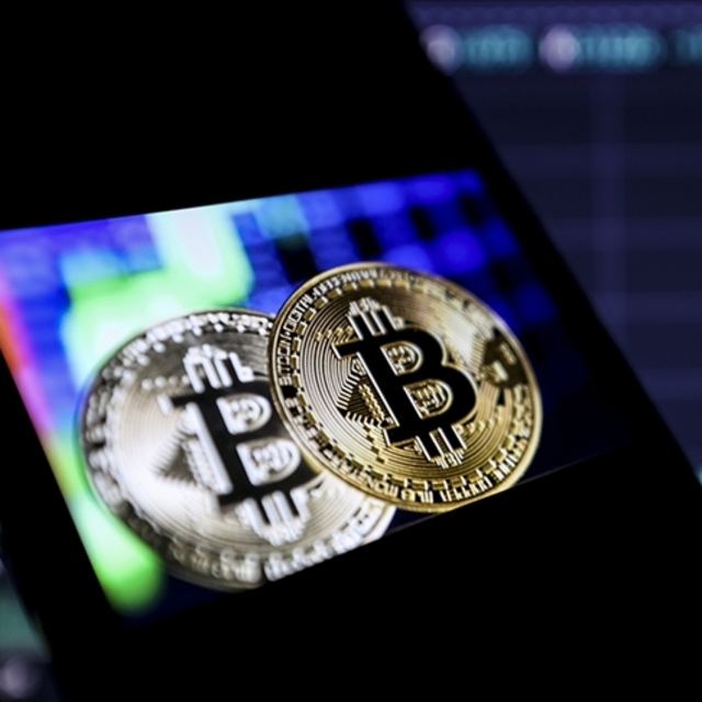 Bitcoin Milyonerleri: Cüzdan Dijital, Seyahatler Kraliyet Düzeyinde