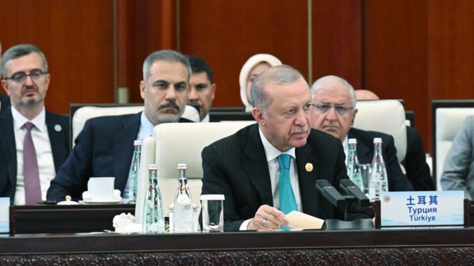 Cumhurbaşkanı Erdoğan, Pezeşkiyan ile görüştü