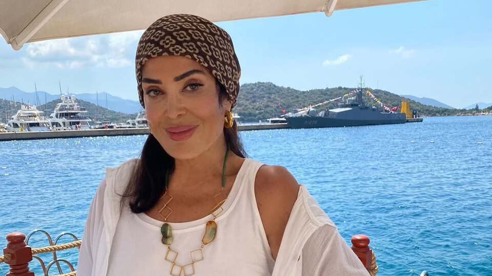 Tatil pozlarıyla dikkat çekti