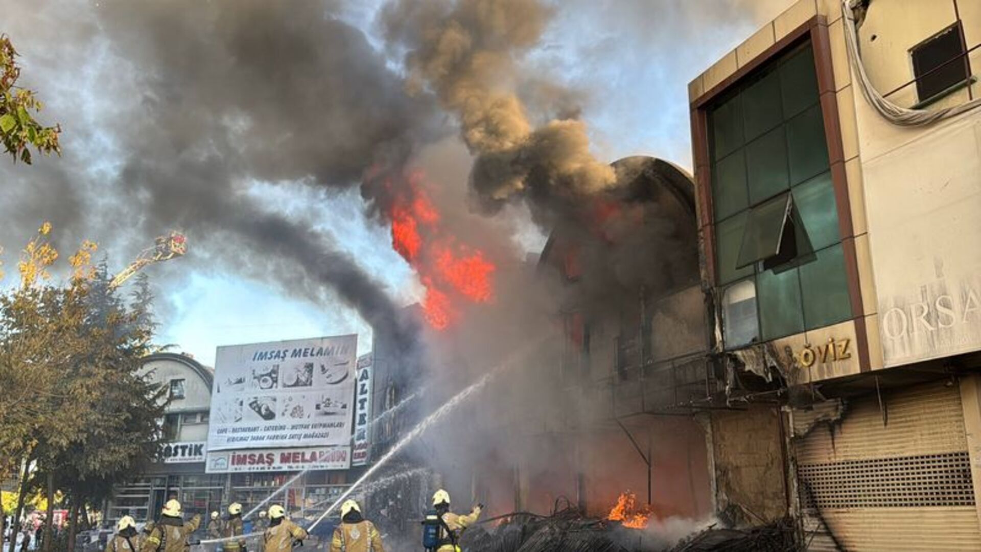Son dakika: İSTOÇ'ta yangın! 17 iş yeri hasar aldı