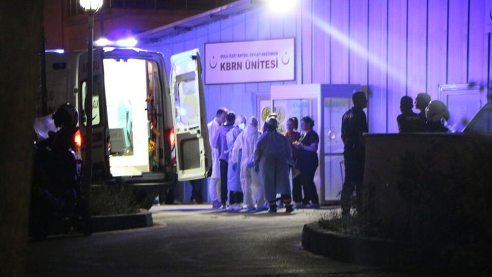 Akaryakıt deposundan şüpheli madde çıktı: 9 polis zehirlendi