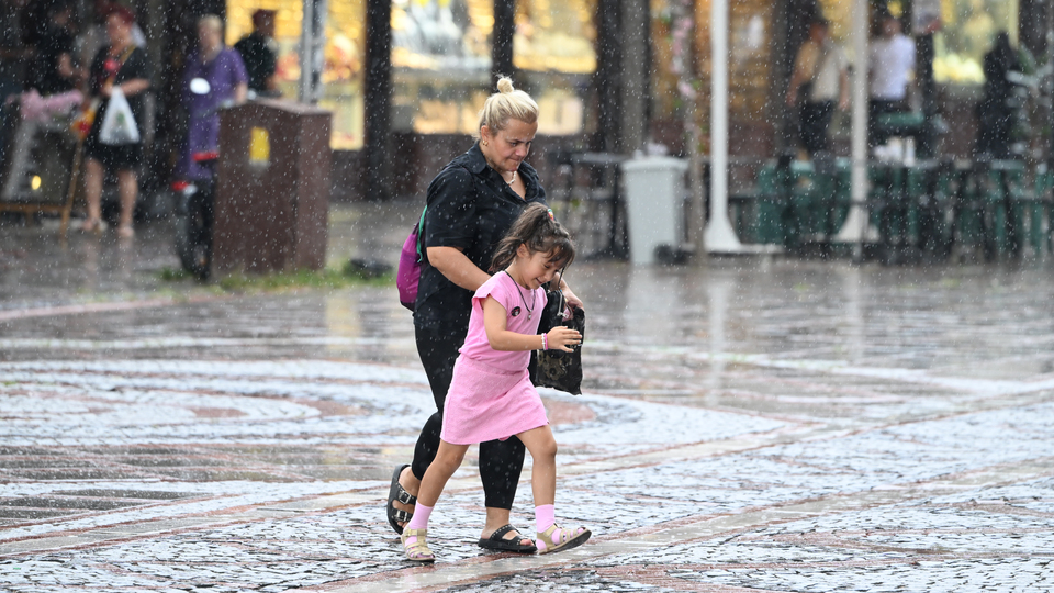 Gök gürültülü sağanak yağmur uyarısı! Bu bölgeler dikkat