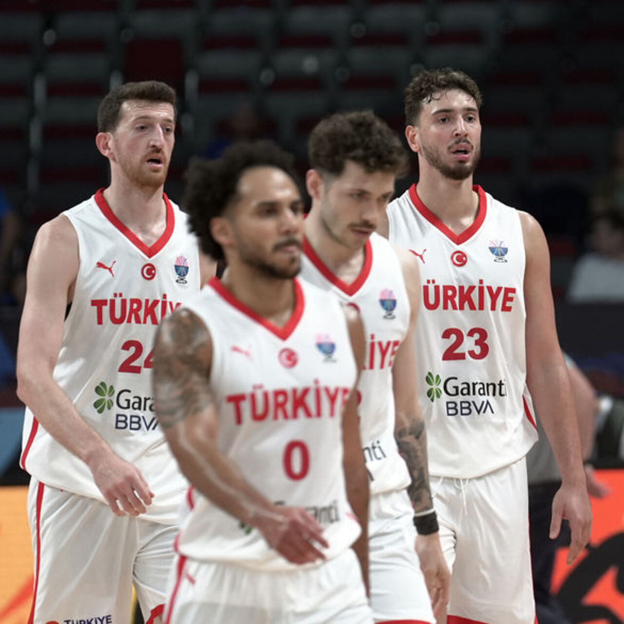 12 Dev Adam liderlik için Sırbistan karşısında!