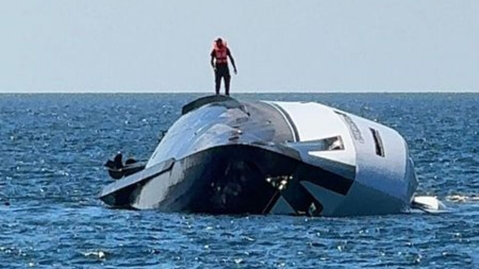 Lüks yat 15 dakikada battı