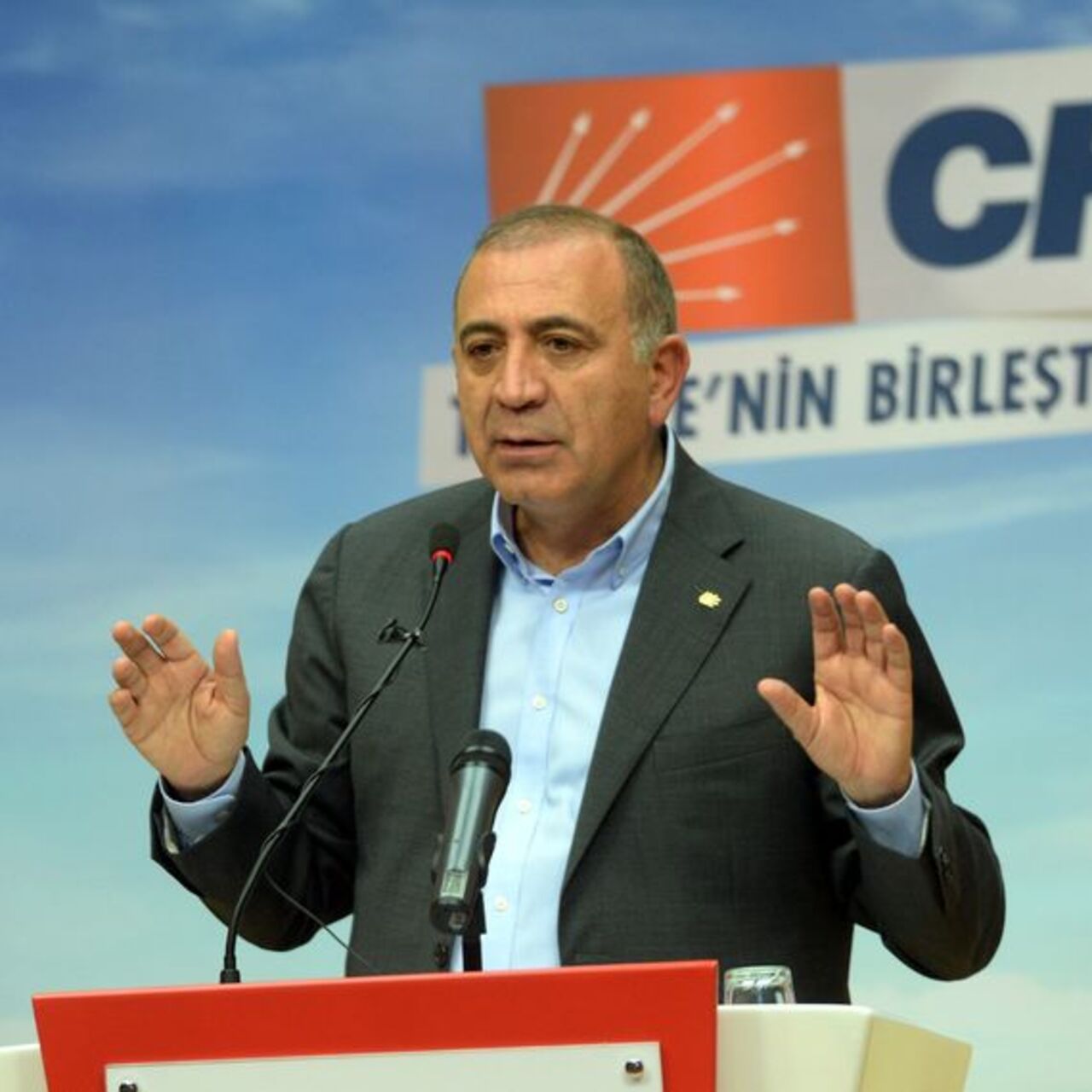 Gürsel Tekin: Bina büyük bina hepimize yeter
