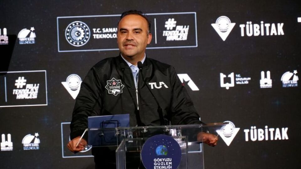 Bakan Kacır'dan Özel'e çekirgeli roket göndermesi