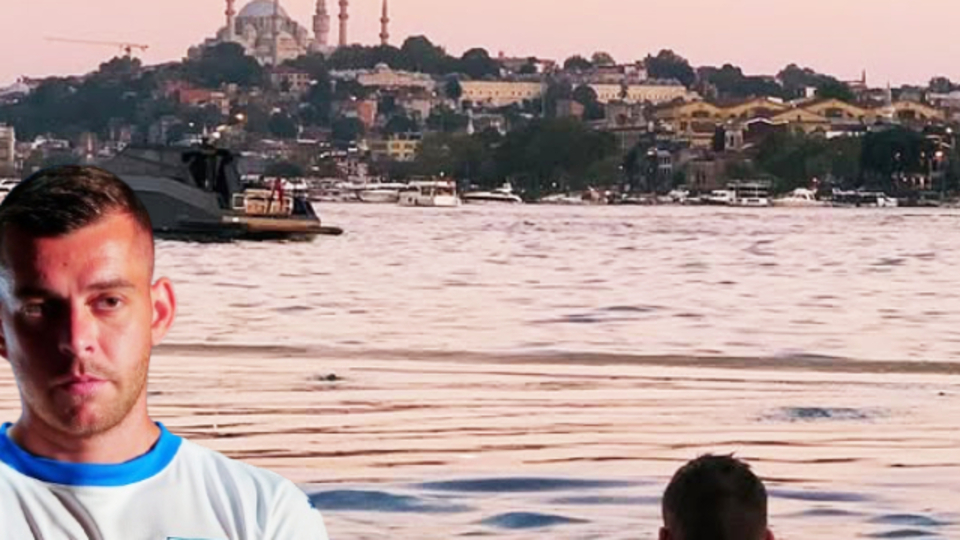 Eski Galatasaraylı Boğaziçi'nde yüzdü