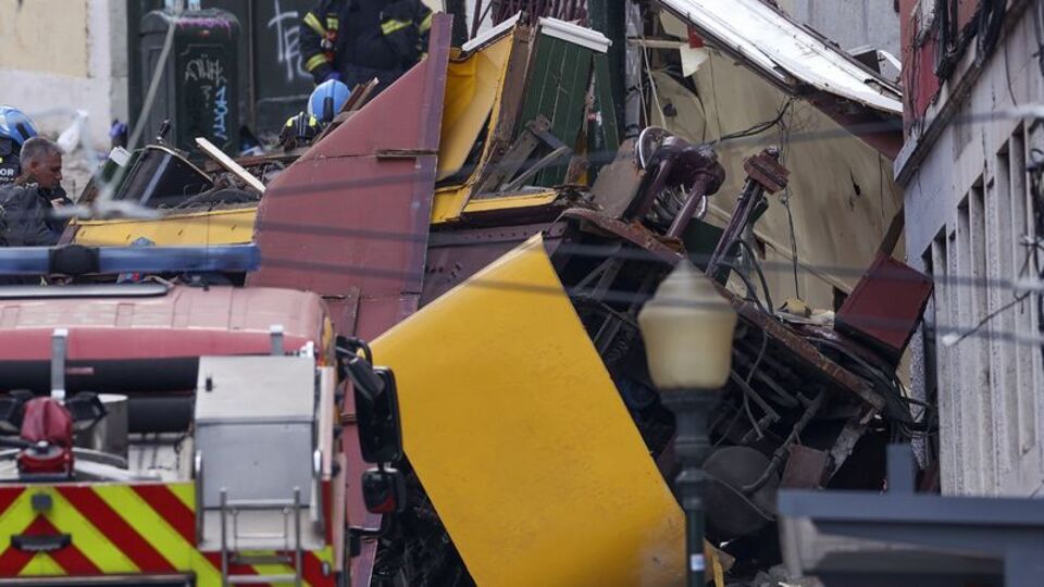 Portekiz'de tramvay faciası: 15 ölü