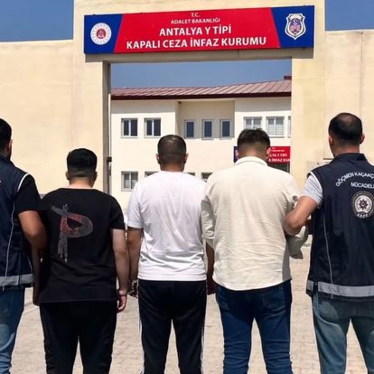 46 göçmen kaçakçısı yakalandı