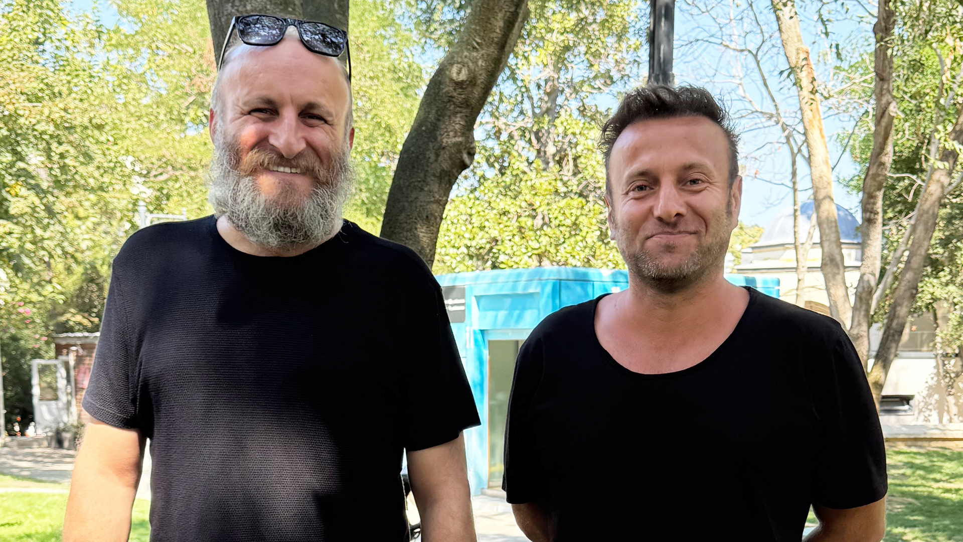Altay Kardeşler Bebek'te! Çetin ve Metin'den Magazini Sallayan Buluşma