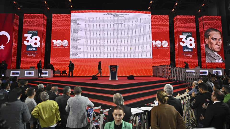 CHP'nin kurultay davasında mahkeme kararları istedi