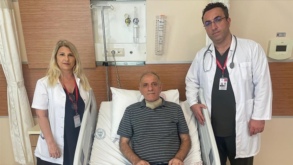 Sigara bağımlısı çifte ameliyatla iki kanserden kurtuldu