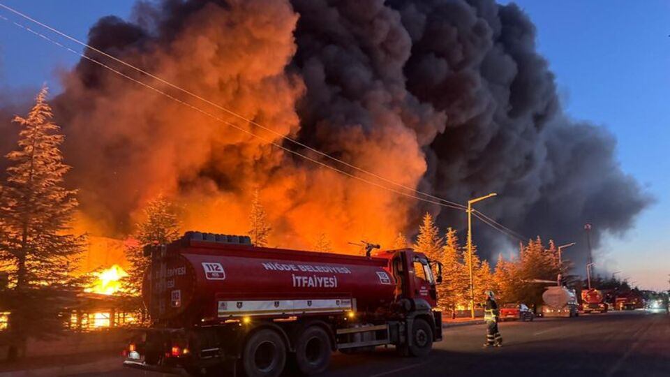 Niğde'de fabrika yangını!