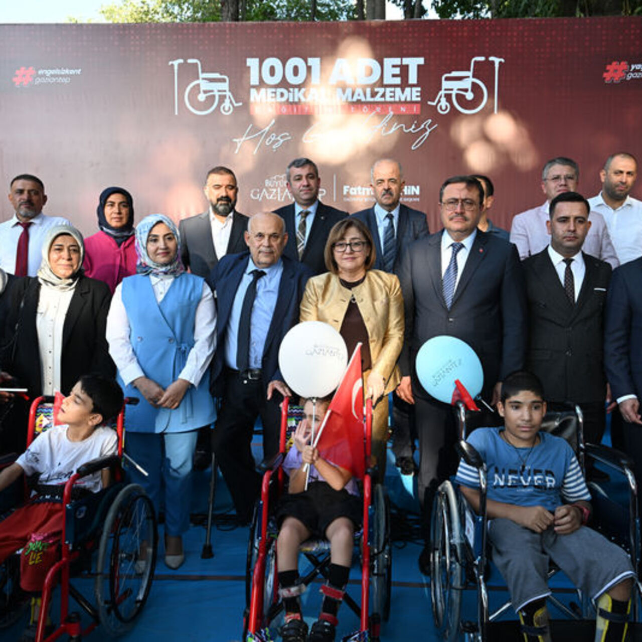 Gaziantep'te engellilere medikal malzeme dağıtıldı